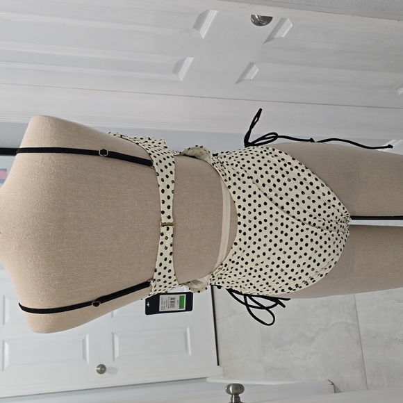 🌟 Classic Polka Dot One-Piece Swimsuit – Retro-Inspired Elegance 🌟 - Picture 3 of 4